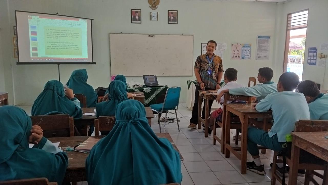 PENYULUHAN DAN PEMERIKSAAN KESEHATAN DI SMP MUHAMMADIYAH 9 NGRINGO YANG DILAKUKAN PUSKESMAS JATEN II